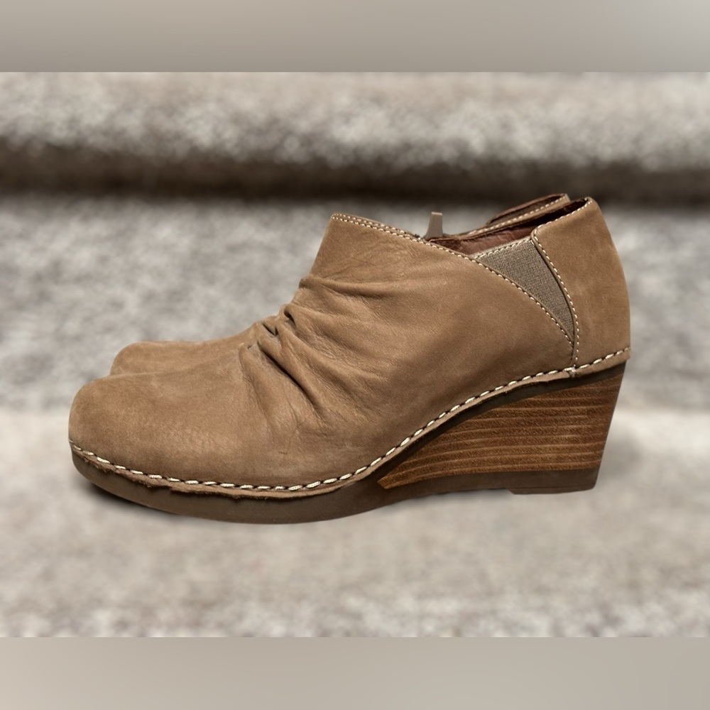 SOLD Dansko Sheena Wedge Booties Walnut Ankle Nubuck Leather Women’s US 6.5-7 - Picture 3 of 14